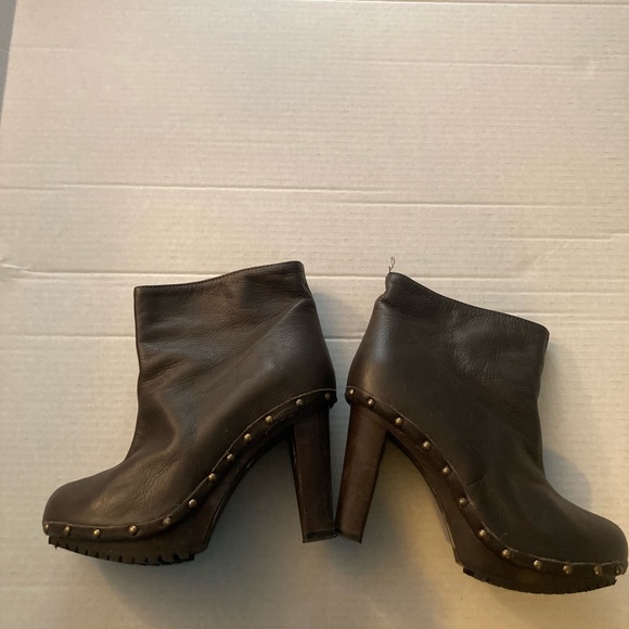 Boots - Picture 6 of 9